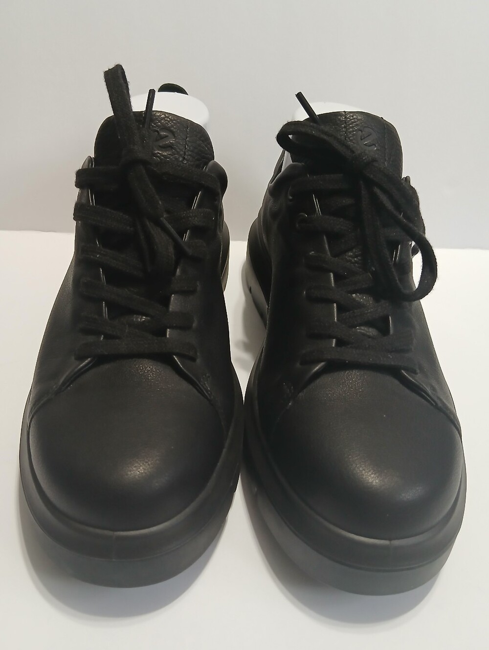 Ecco Women's Black Leather Platform Sneakers Size 8 /8.5.